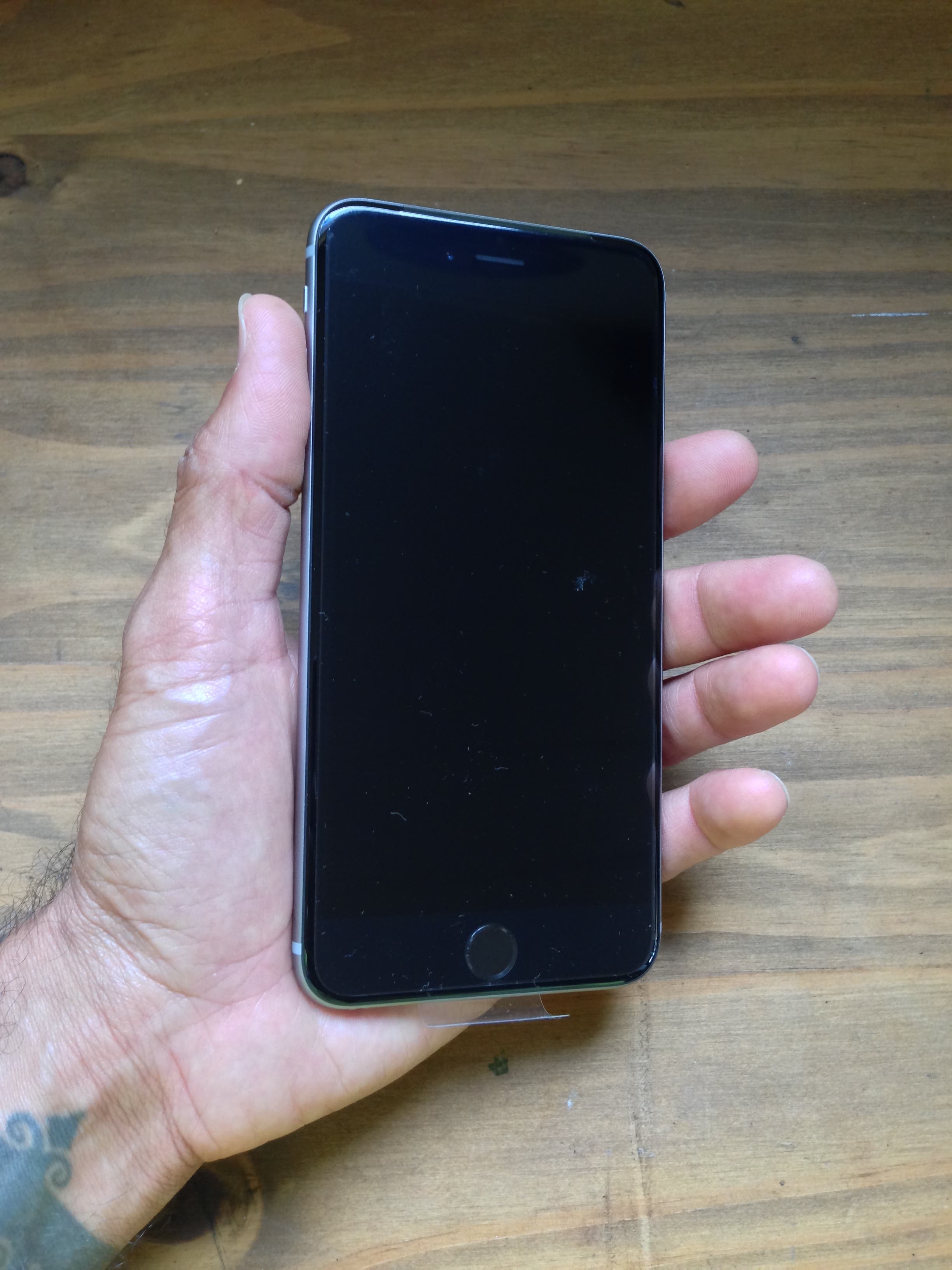 Hello iPhone 6 Plus: First Impressions and Unboxing