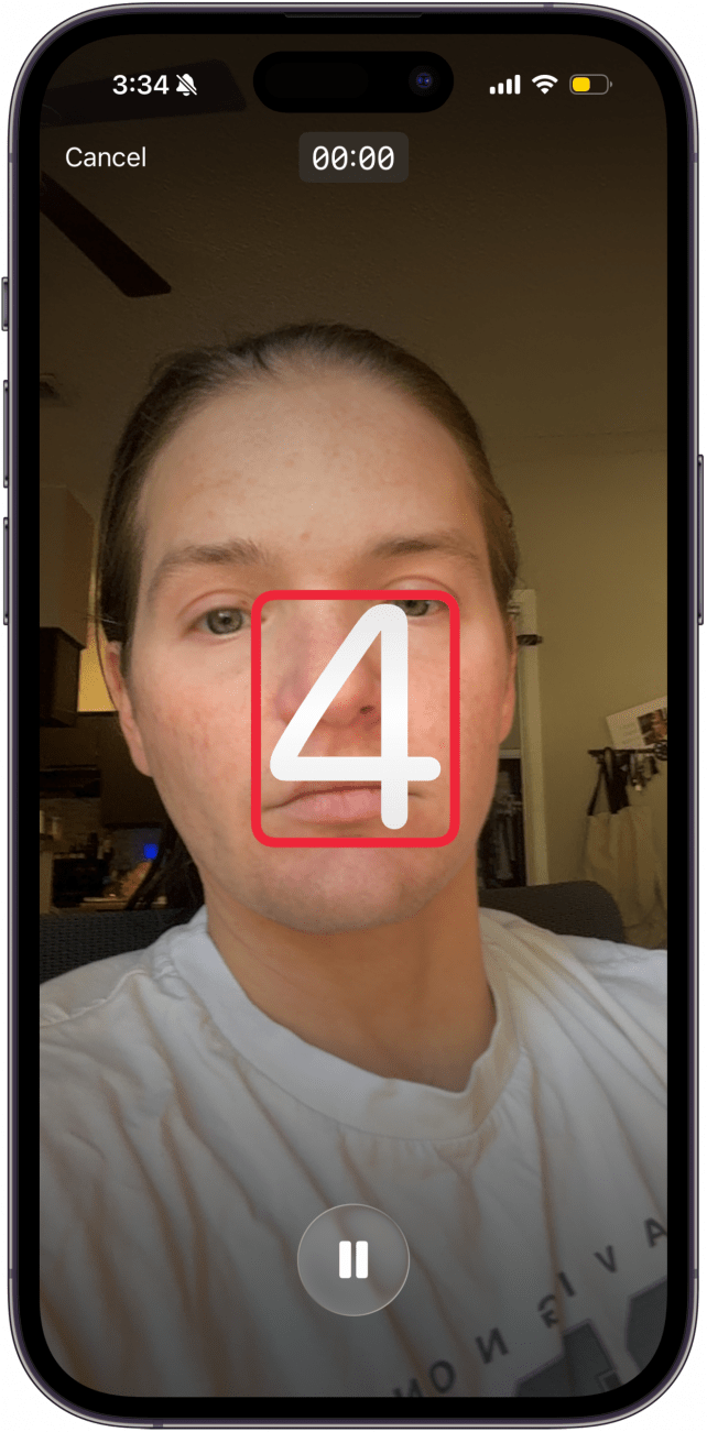 a screenshot of the facetime app displaying the facetime video message screen with a red box around the countdown