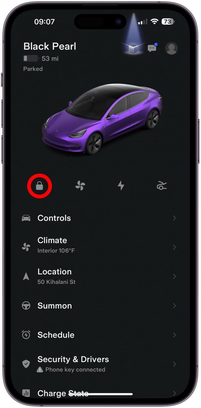 Используйте приложение Tesla, чтобы запереть свой автомобиль где угодно.
