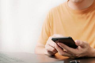 Image for article: How to Unblock a Number on the iPhone