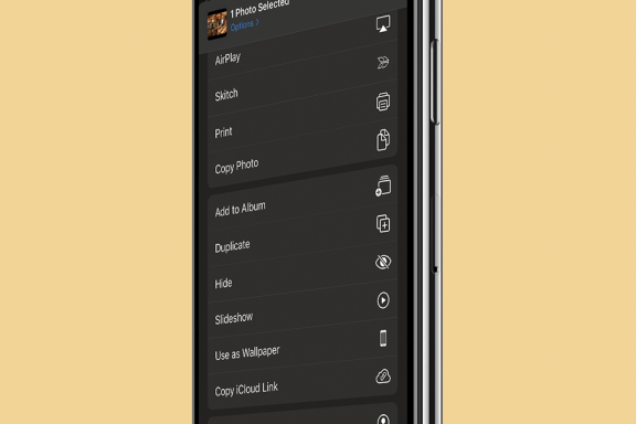 Image for article: How to Customize the Share Screen Action Menu on iPhone