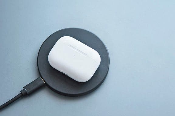 Image for article: 3 Quick Fixes for AirPods Case Battery Drain