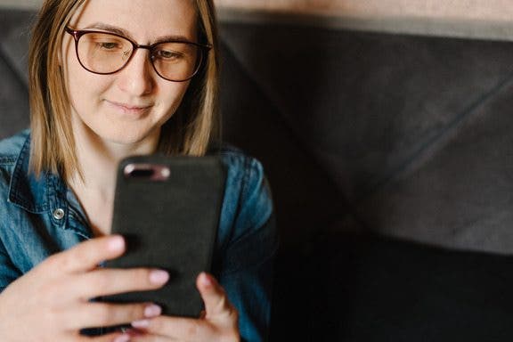 Image for article: The Best Apps to Brighten Someone’s Day despite Social Distancing