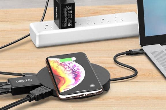 Image for article: Review: USB-C Hub Supports 2 Monitors & Wireless Phone Charging