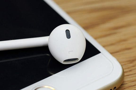 Image for article: How to Use Your Apple EarPods to Do a Lot More Than Turn the Volume up or Down