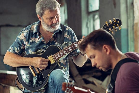 Image for article: 5 Best Apps for Playing Guitar