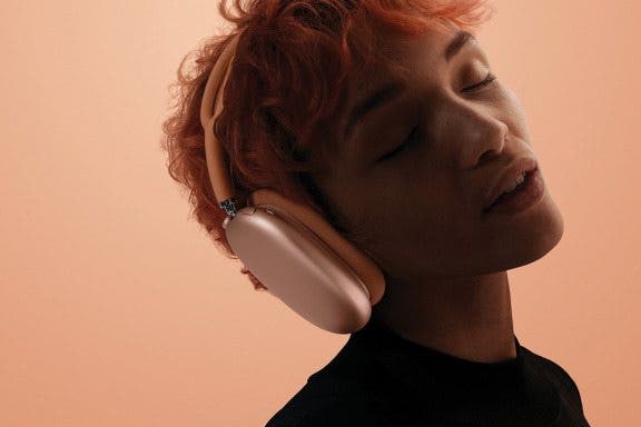 Image for article: Hands On with the AirPods Max