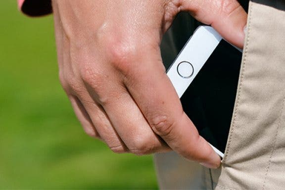 Image for article: Do You Suffer From iPhone Addiction? Take This Questionnaire to Find Out