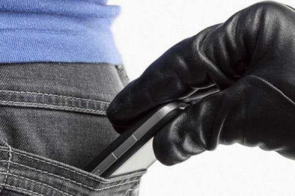 Image for article: How to Prevent Others from Accessing Private Information from Your Lock Screen