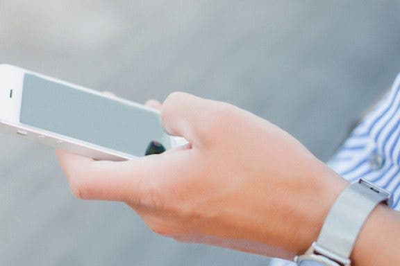 Image for article: Tip of the Day: Use Wallet to Collect Loyalty Cards on Your iPhone