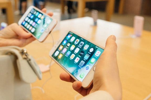 Image for article: How to Remove Split Screen in Landscape Mode on iPhone 6, 7 & 8 Plus