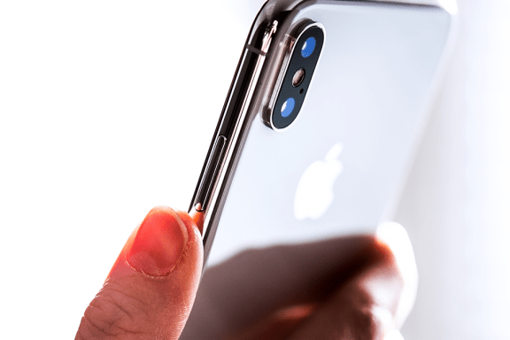 Image for article: How to Use Siri to Translate English to Other Languages on the iPhone
