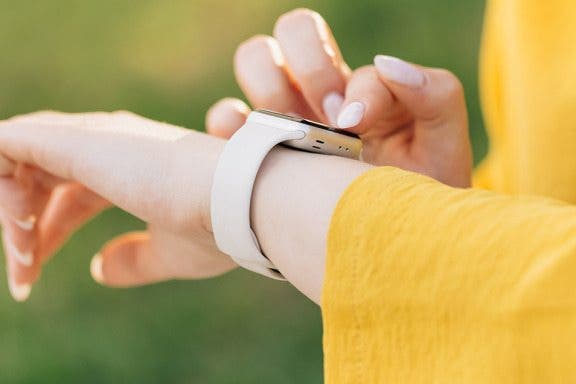 Image for article: 6 Quick Fixes for When Apple Watch Won’t Swipe Up