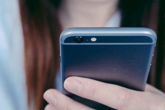 Image for article: How to Turn Off Throttling on iPhone with iOS 11.3