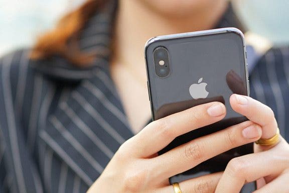 Image for article: How to Share Voicemail-to-Text Transcriptions on the iPhone