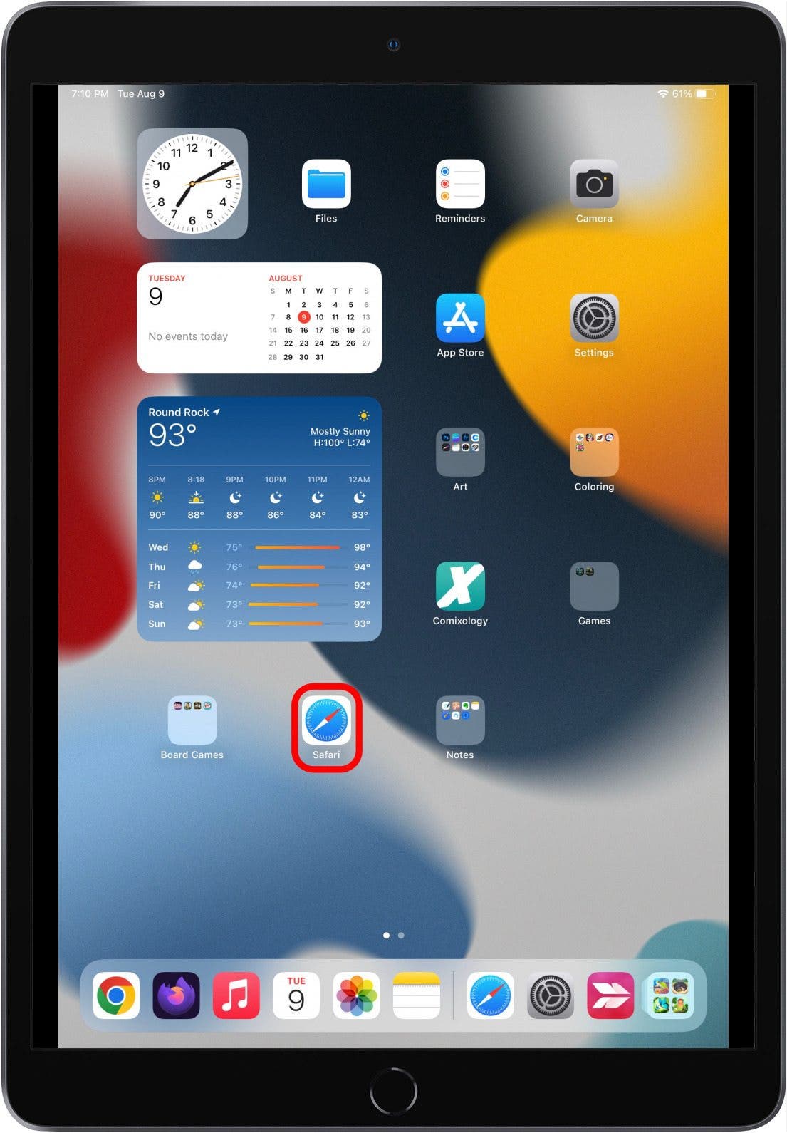 iPad Home screen with the Safari app icon marked.