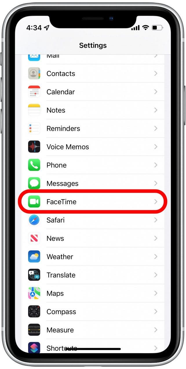 Прокрутите вниз и коснитесь FaceTime.