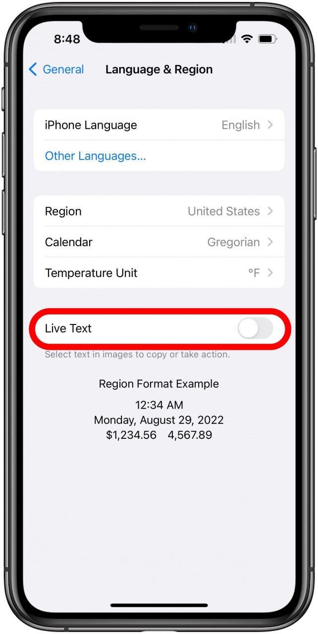 Language & Region Settings screen with disabled Live Text toggle indicated by red markings