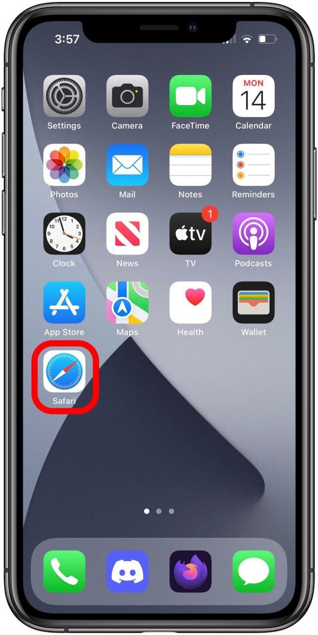Главный экран iOS с отмеченным приложением Safari