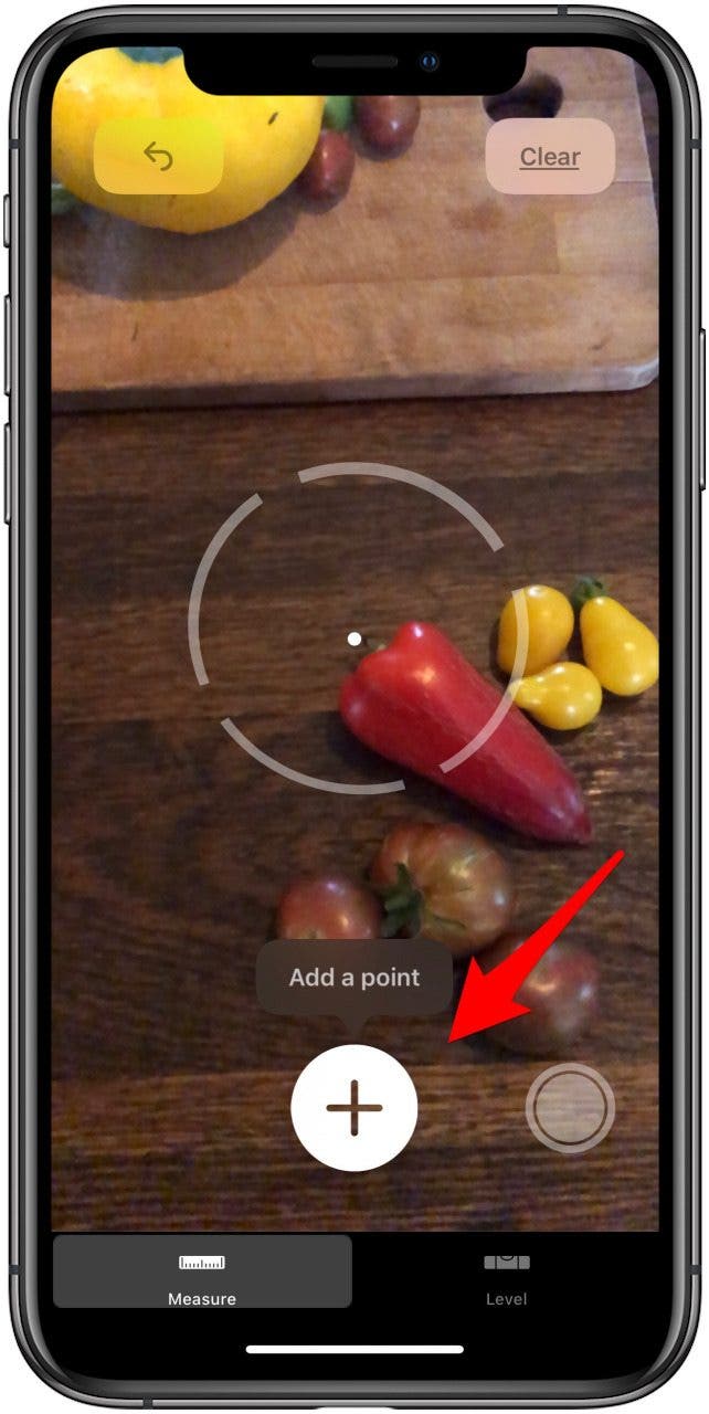 изображение показывает, как пользователь нажимает знак плюс, чтобы начать измерение
