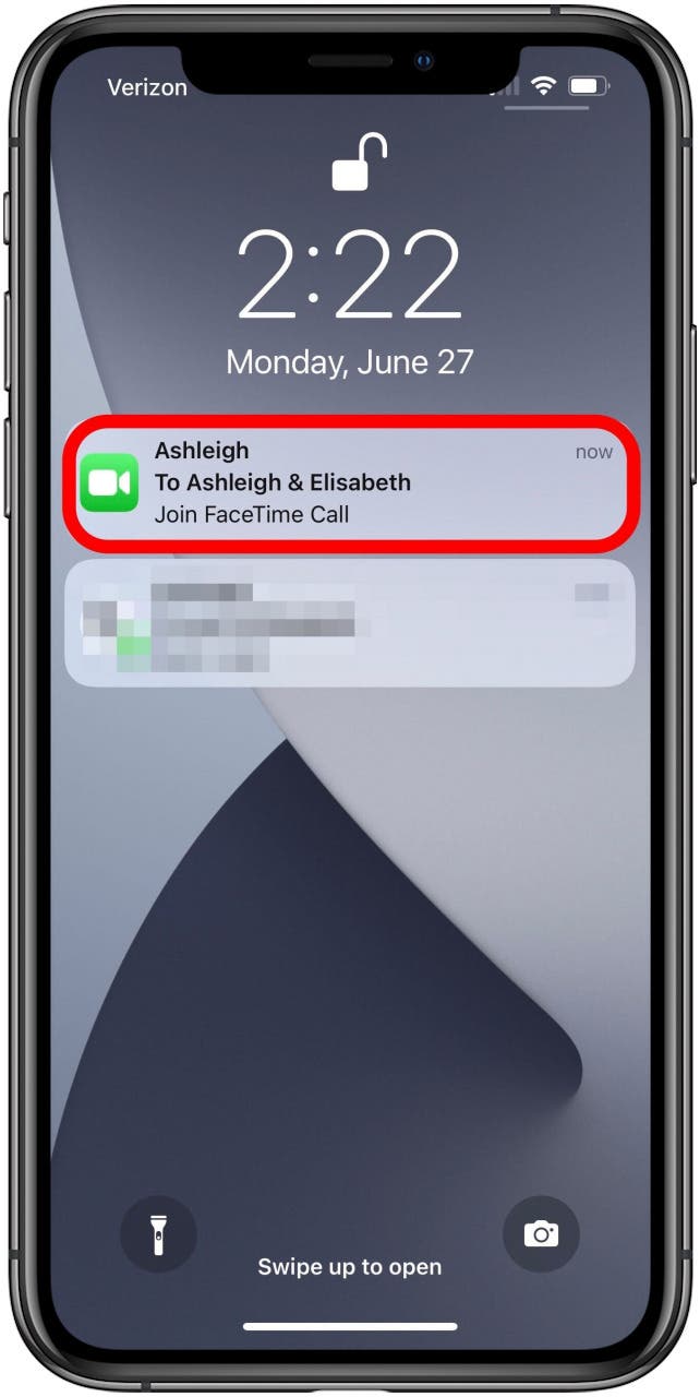 Lock Screen with a notification for a FaceTime call marked.