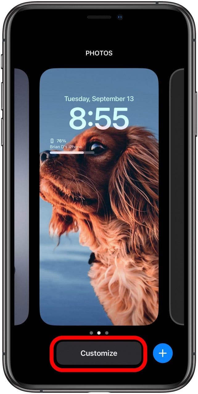 Lock Screen selection screen with the Customize button marked.