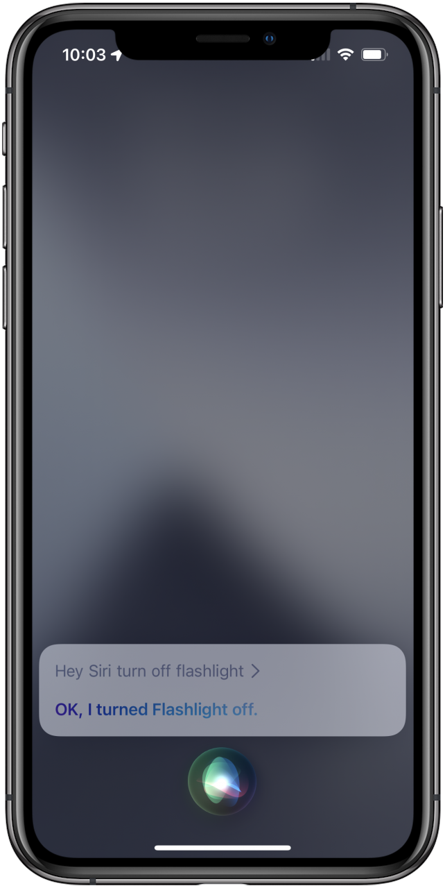 Lockscreen with Siri message saying "OK, I turned Flashlight off."